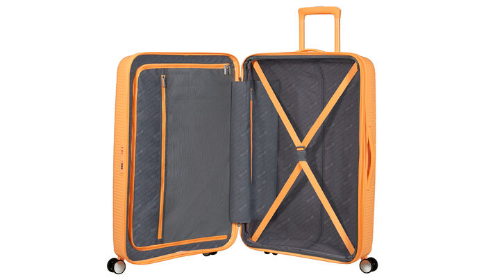 Organisation intérieure avec une poche  zippée supplémentaire